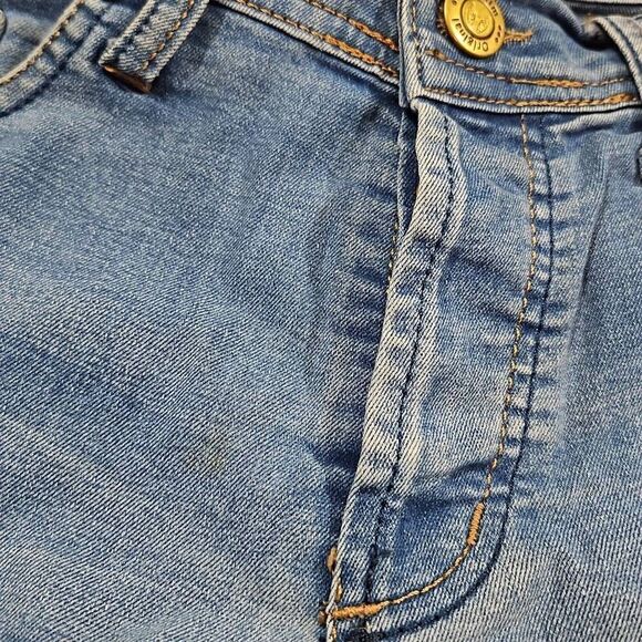 Diesel Industry Light Wash 30 x 24 Stretch Capris - Picture 6 of 10